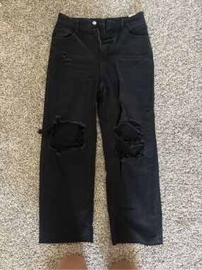 SHEIN Black Straight-Leg Distressed Jeans